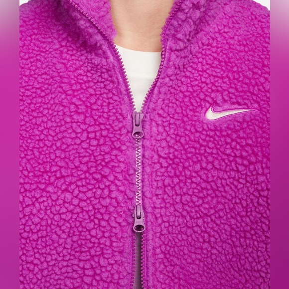 Nike Women’s Oversized Plush Swoosh Jacket - Picture 4 of 15